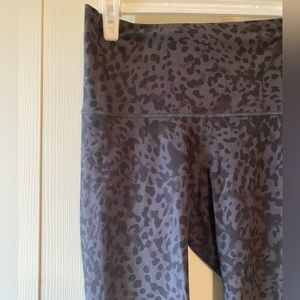 Active by Old Navy M Powersoft Leopard print leggings